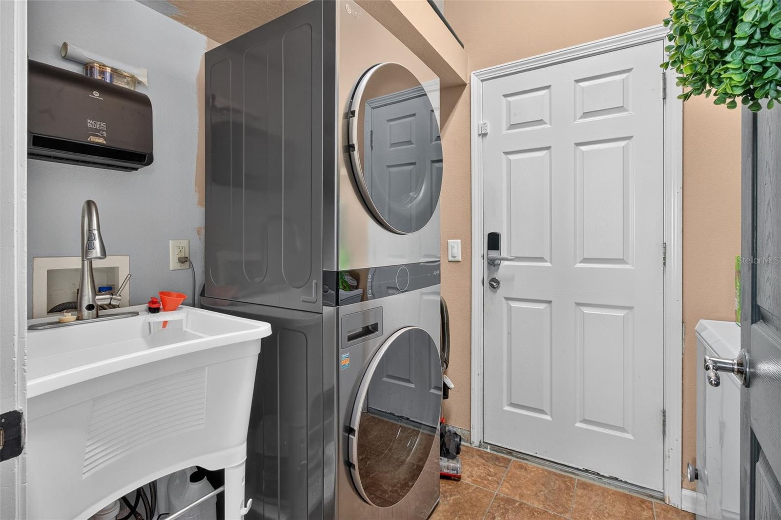 1234 Hill Flower Dr Property Photo 36