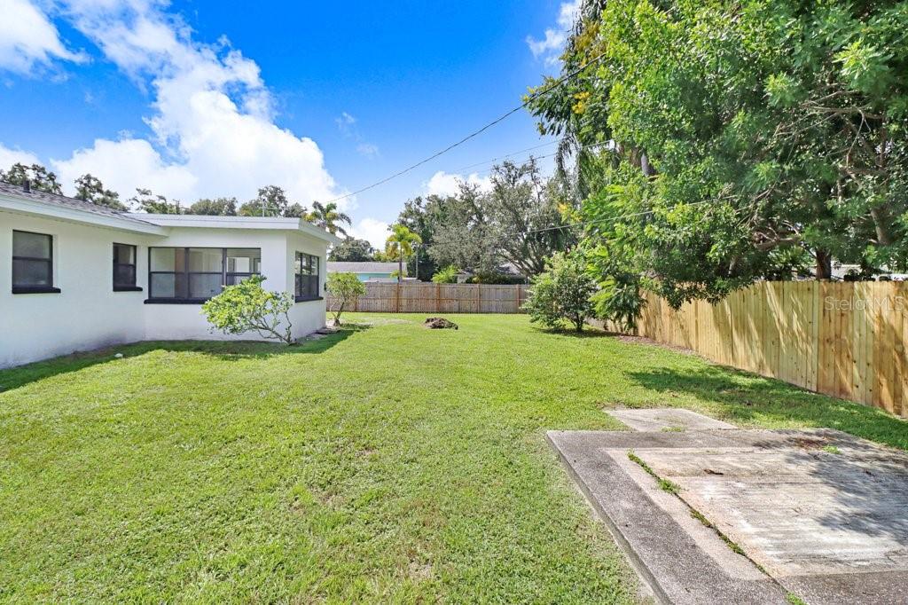 1800 Cardinal Dr Property Photo 29