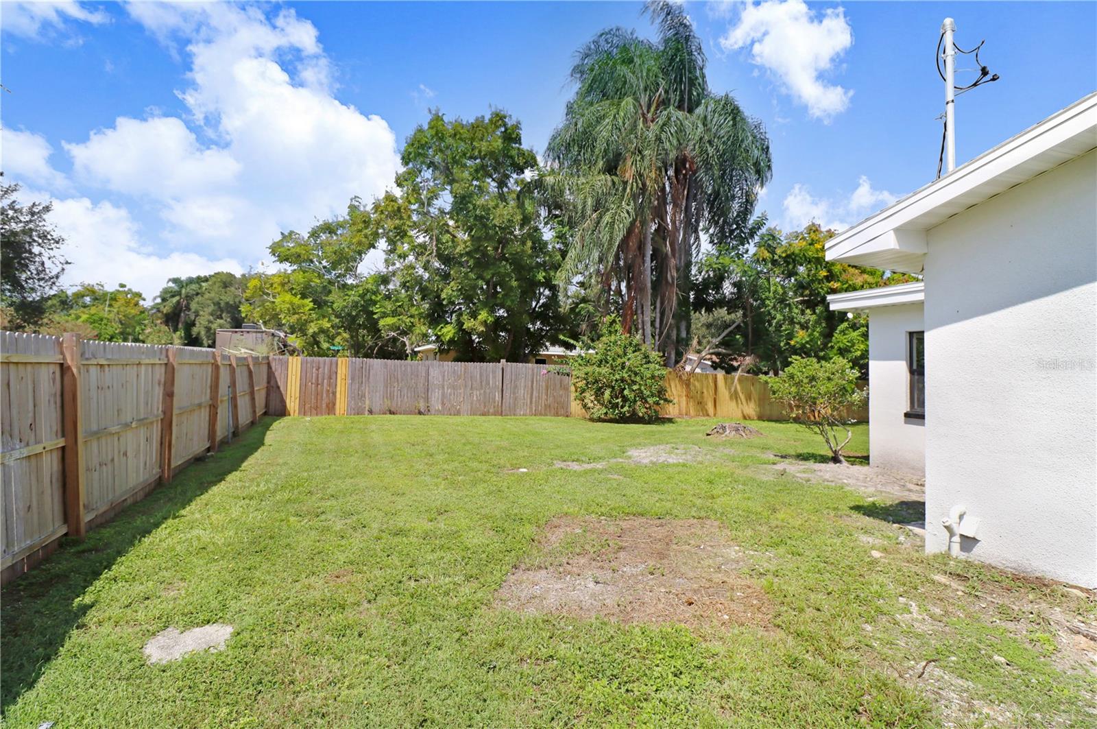 1800 Cardinal Dr Property Photo 30