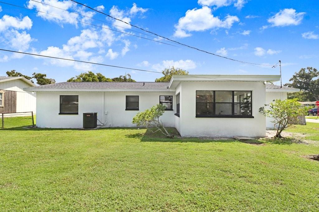 1800 Cardinal Dr Property Photo 33