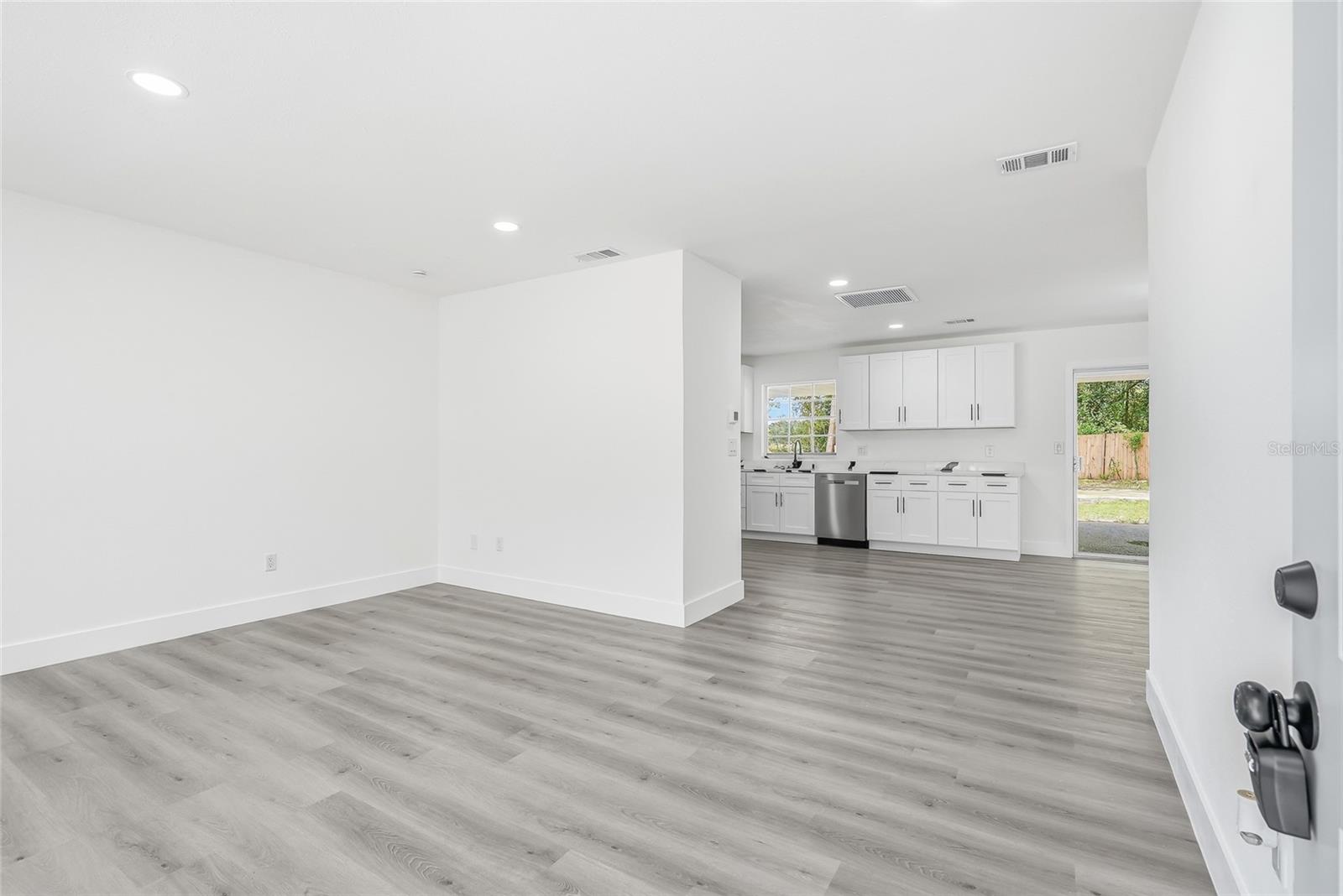5300 Tower St Property Photo 2