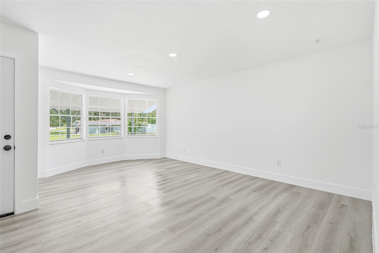 5300 Tower St Property Photo 3