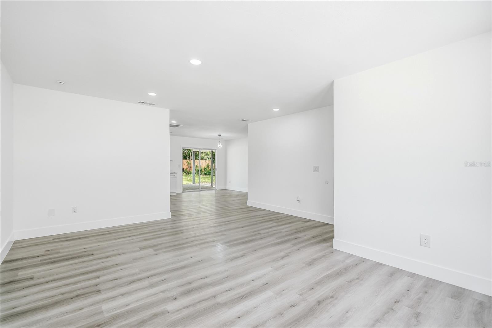 5300 Tower St Property Photo 4