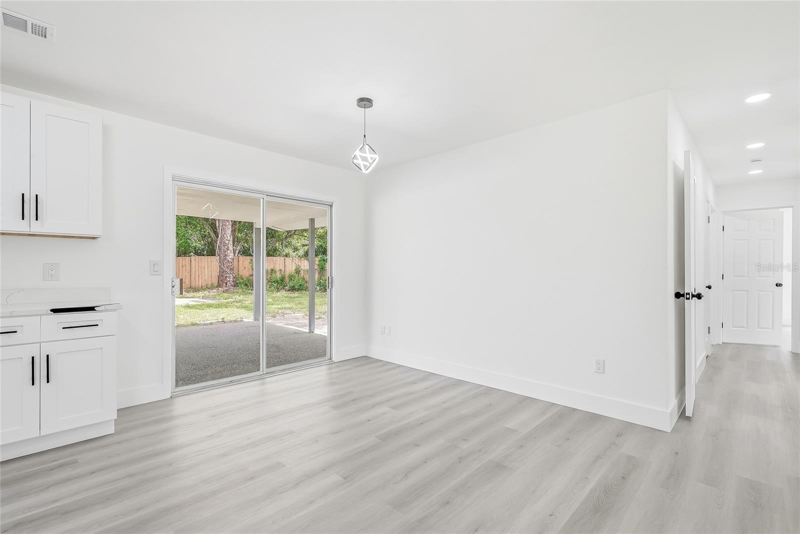 5300 Tower St Property Photo 6