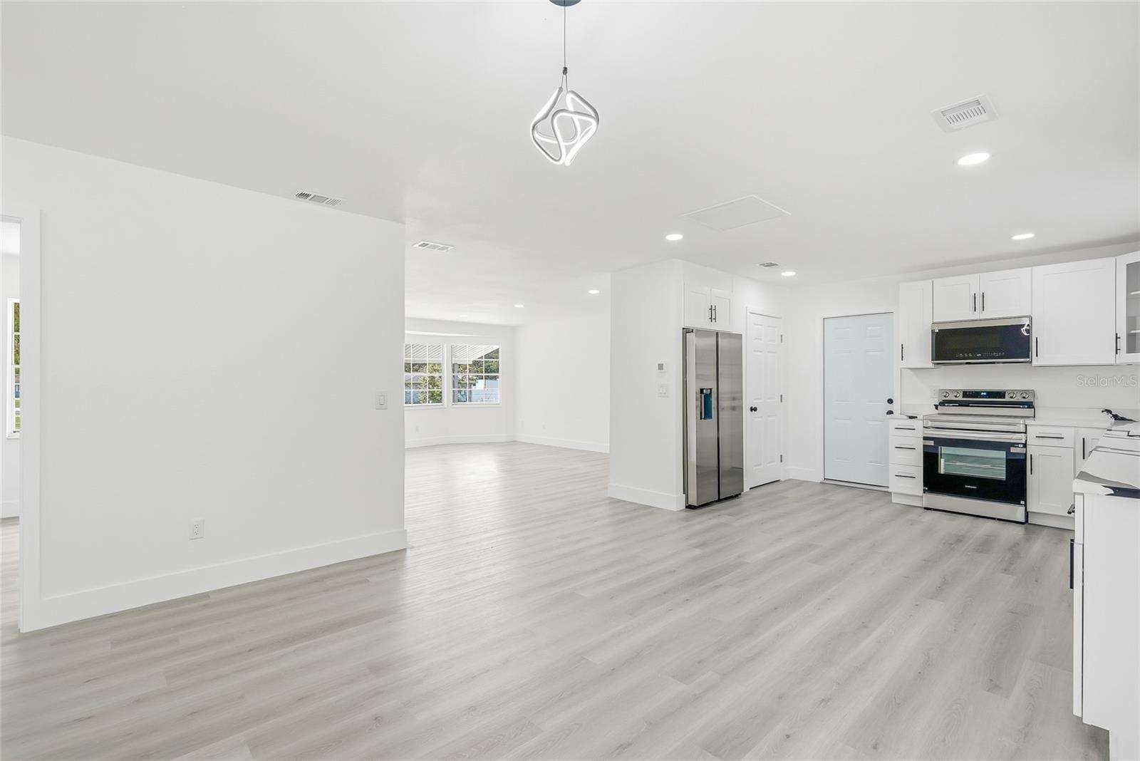 5300 Tower St Property Photo 7