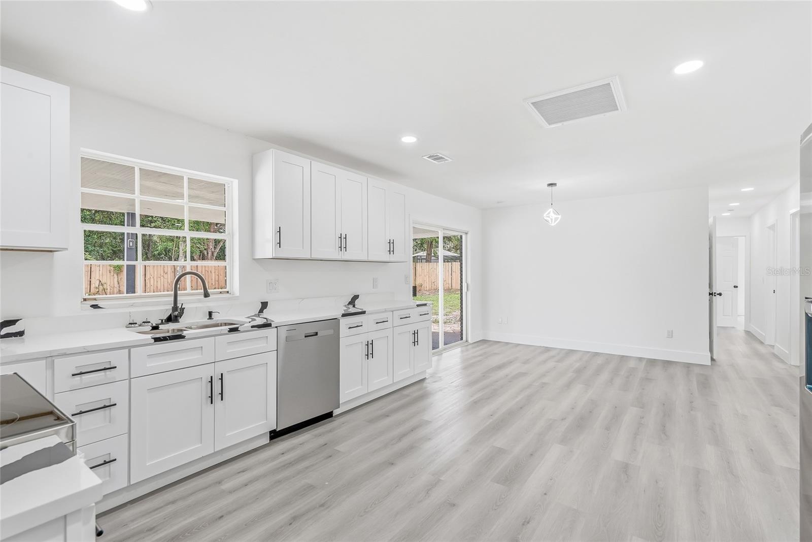 5300 Tower St Property Photo 11