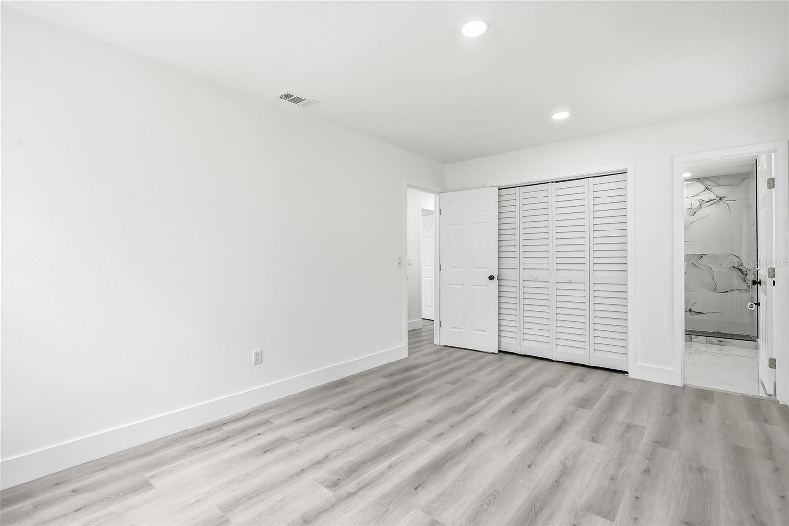 5300 Tower St Property Photo 14