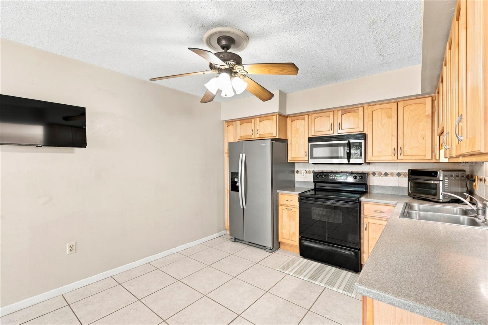 2095 Sunset Point Rd #2302 Property Photo 17