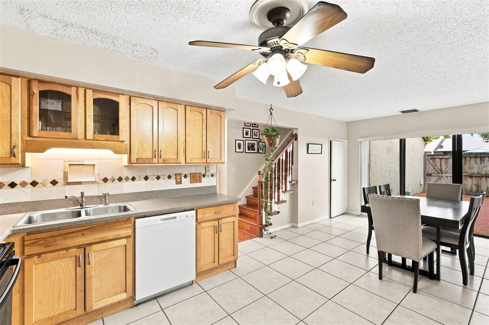2095 Sunset Point Rd #2302 Property Photo 20