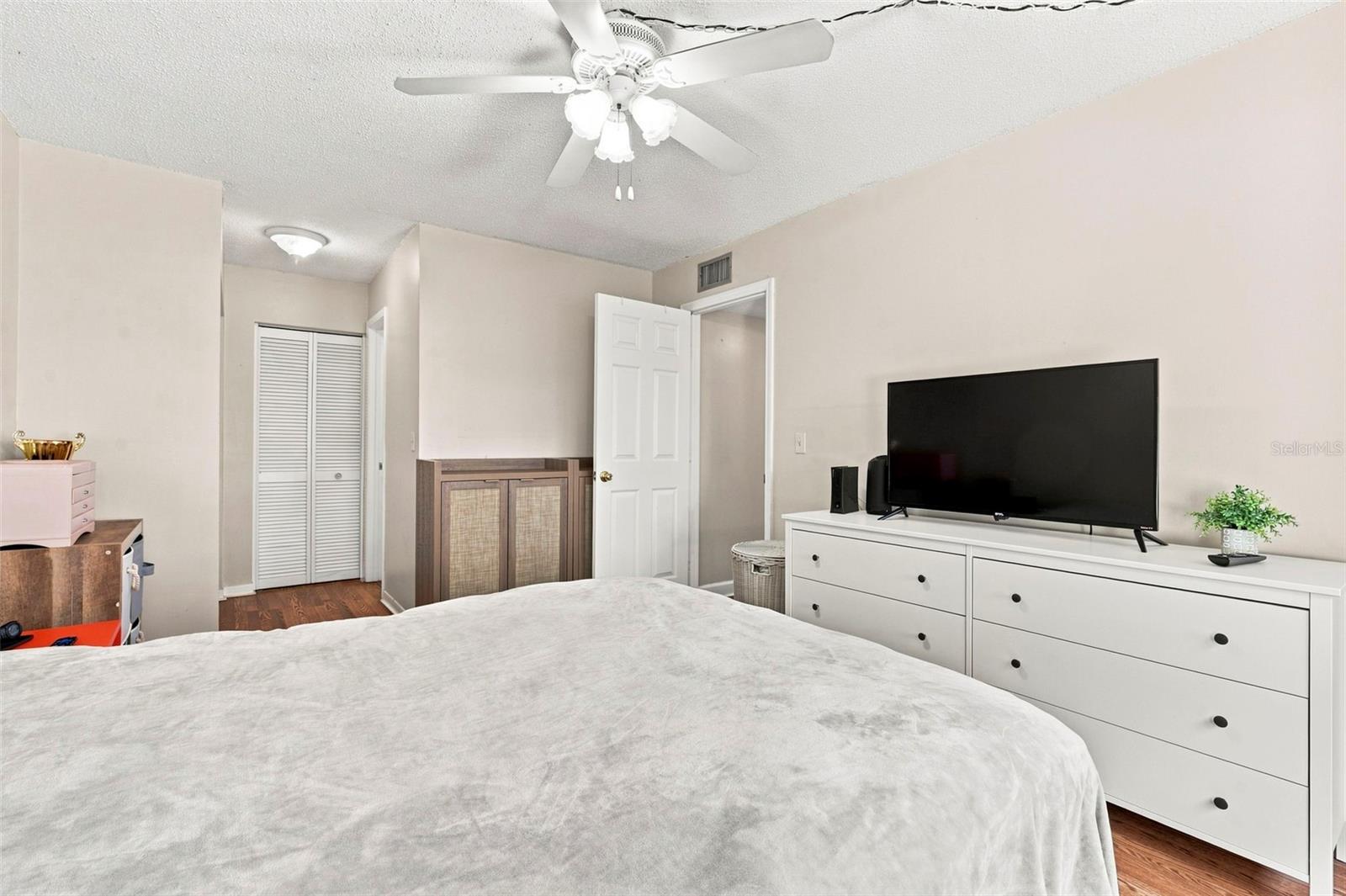 2095 Sunset Point Rd #2302 Property Photo 34