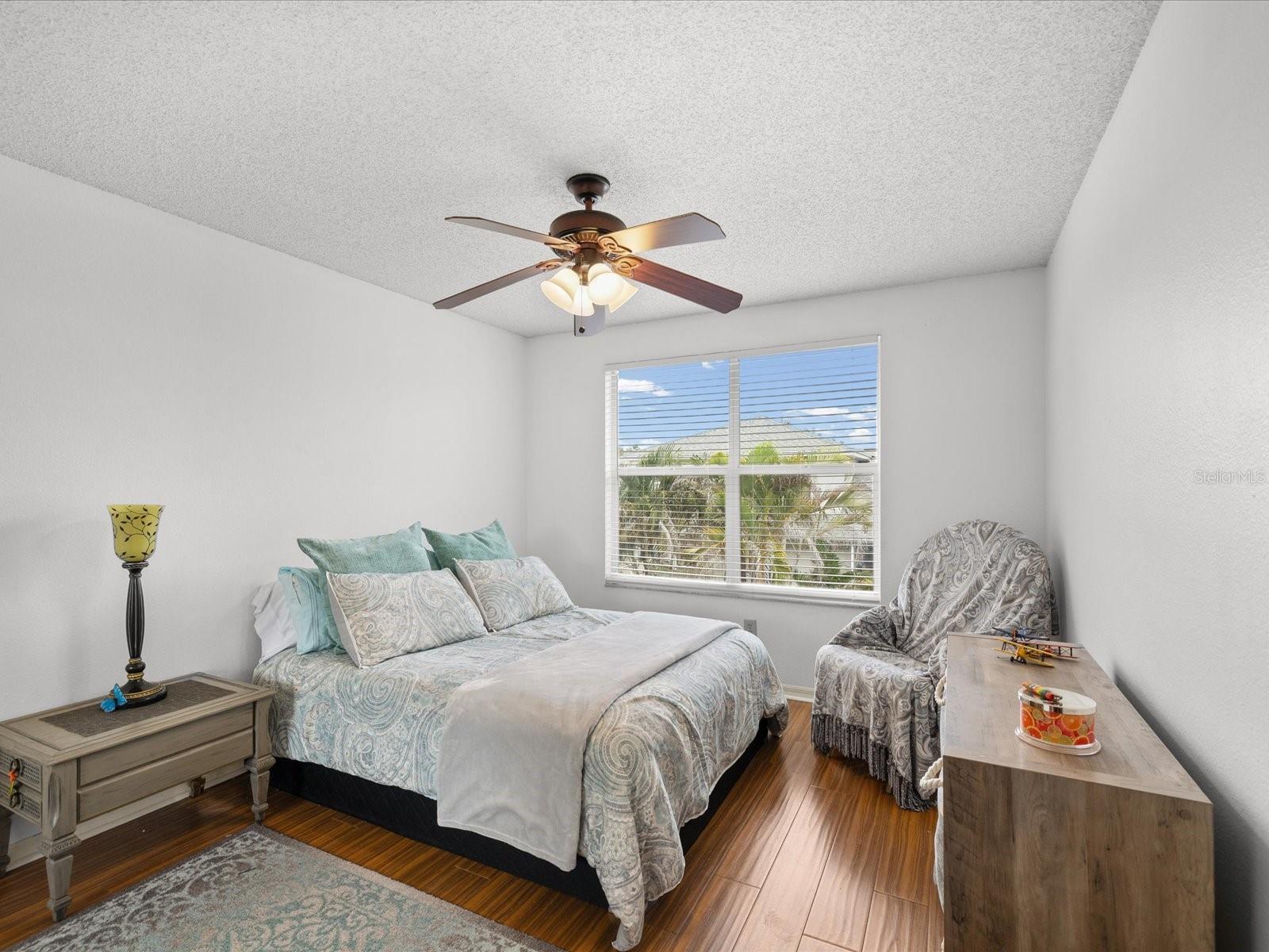2538 W Brook Ln Property Photo 5