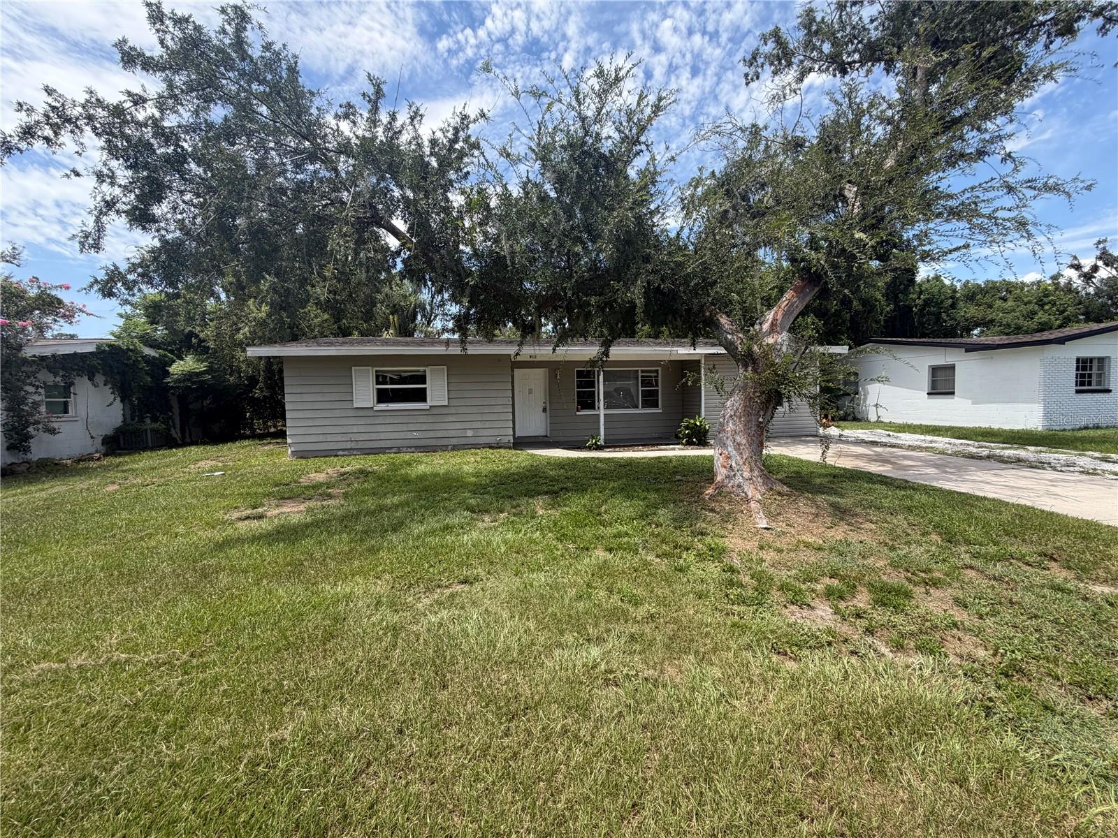 912 Skyview Dr Property Photo 2