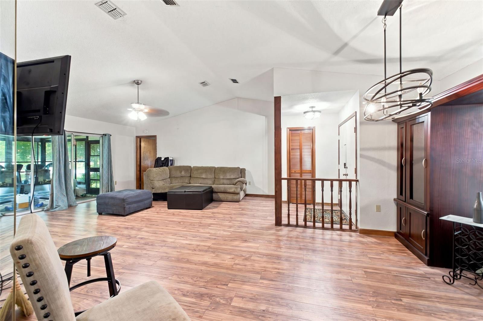 9355 Horizon Dr Property Photo 4