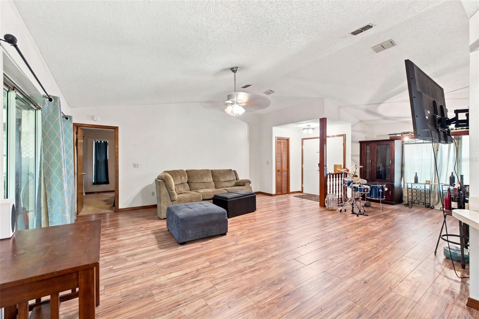 9355 Horizon Dr Property Photo 6