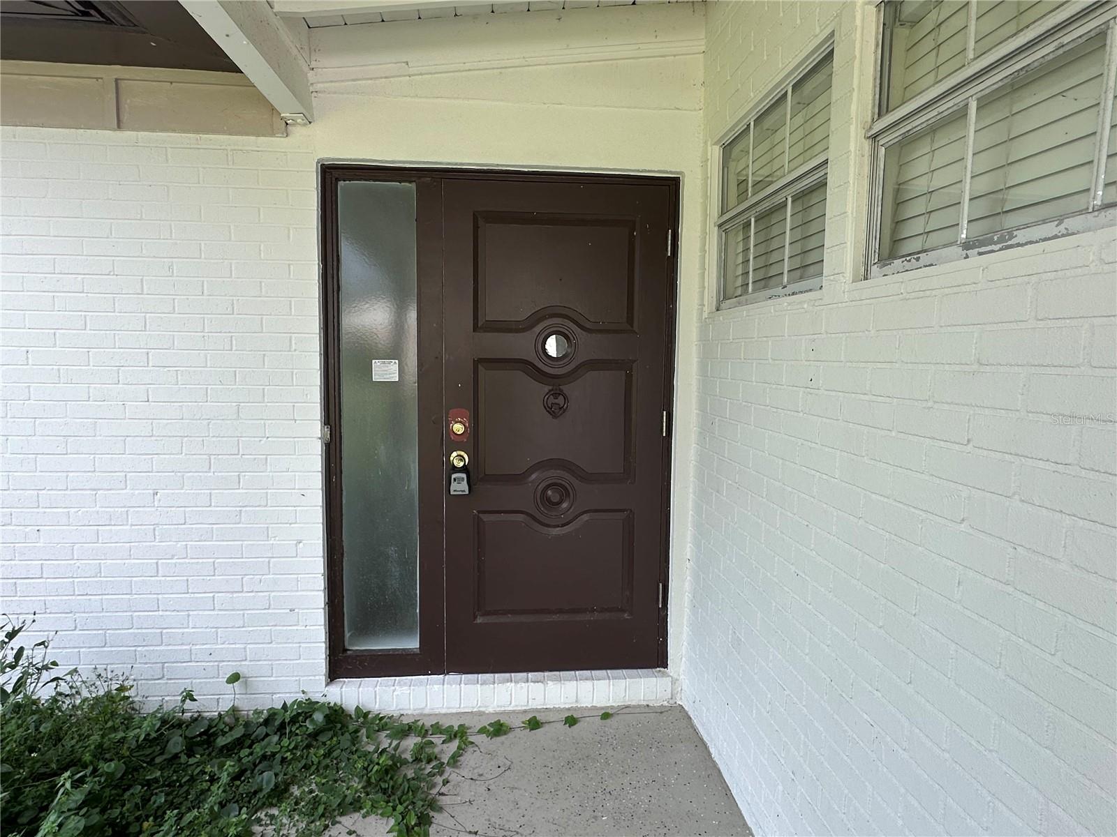 503 Broxburn Ave Property Photo 3