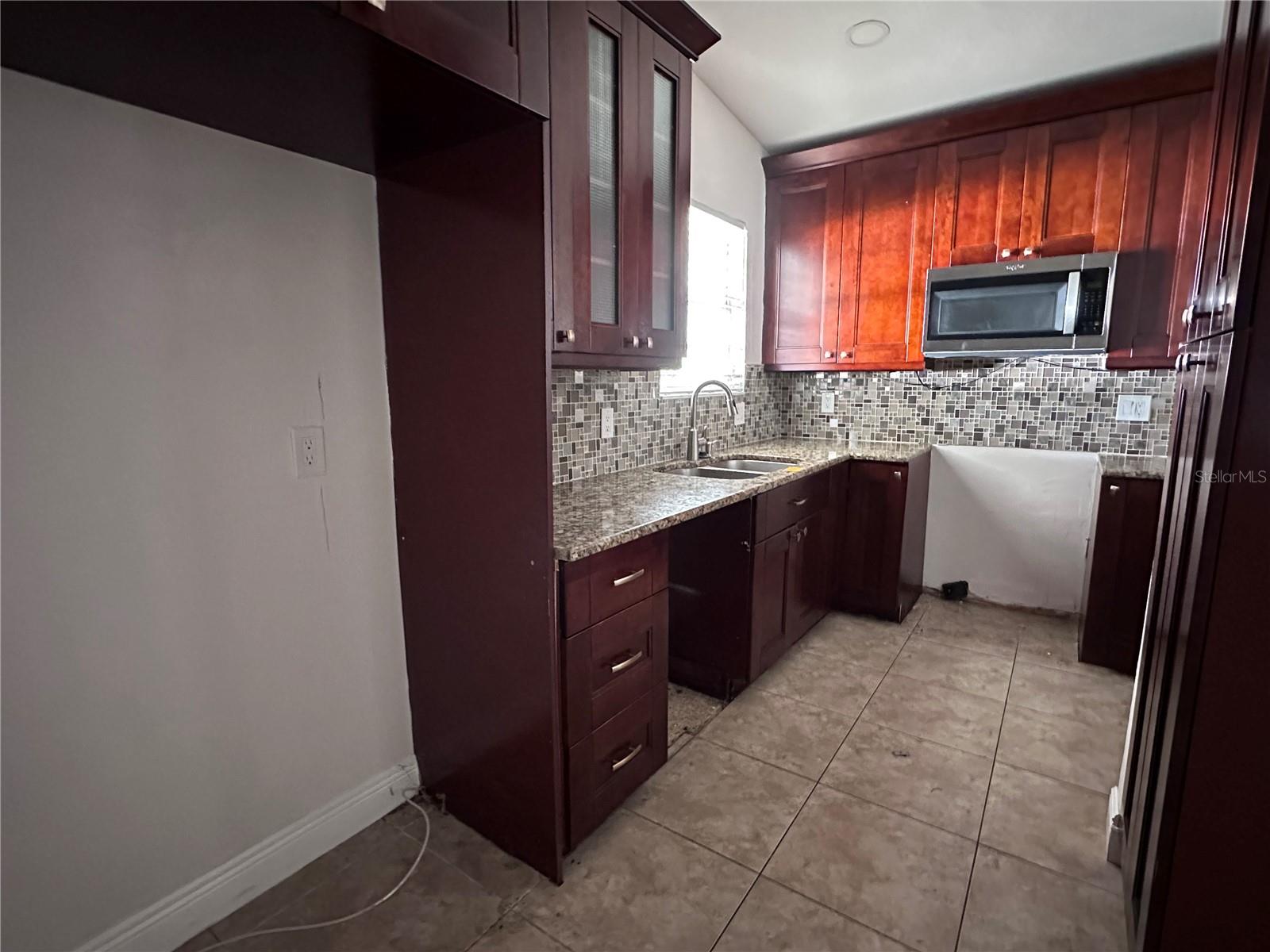 503 Broxburn Ave Property Photo 6