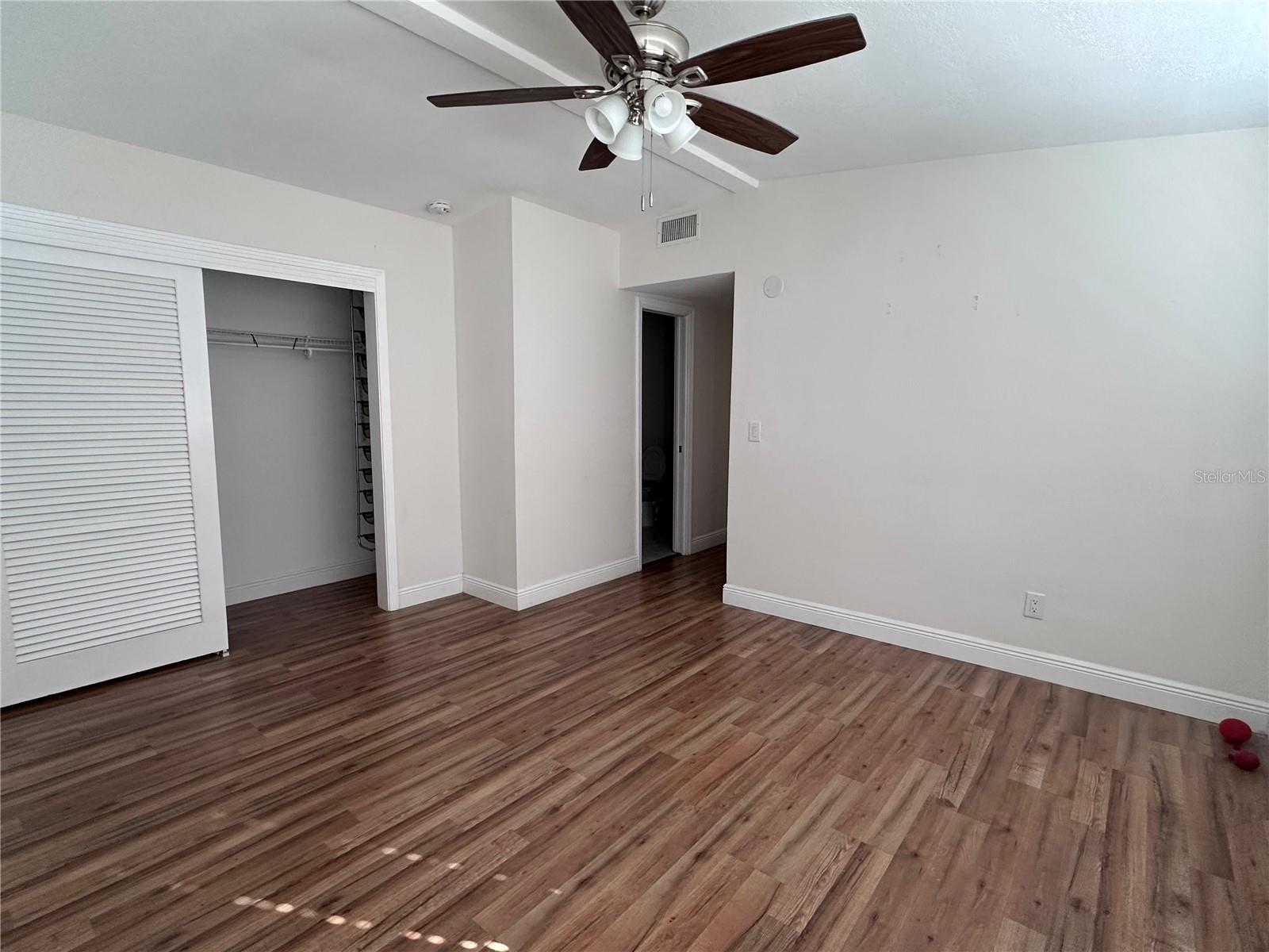 503 Broxburn Ave Property Photo 10