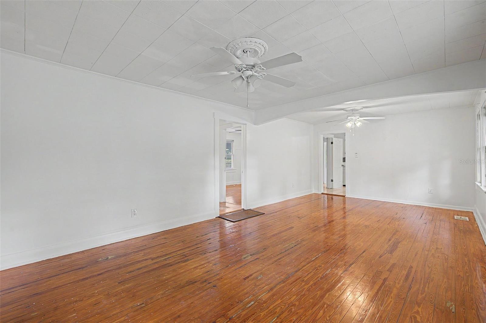 601 W Chelsea St Property Photo 11