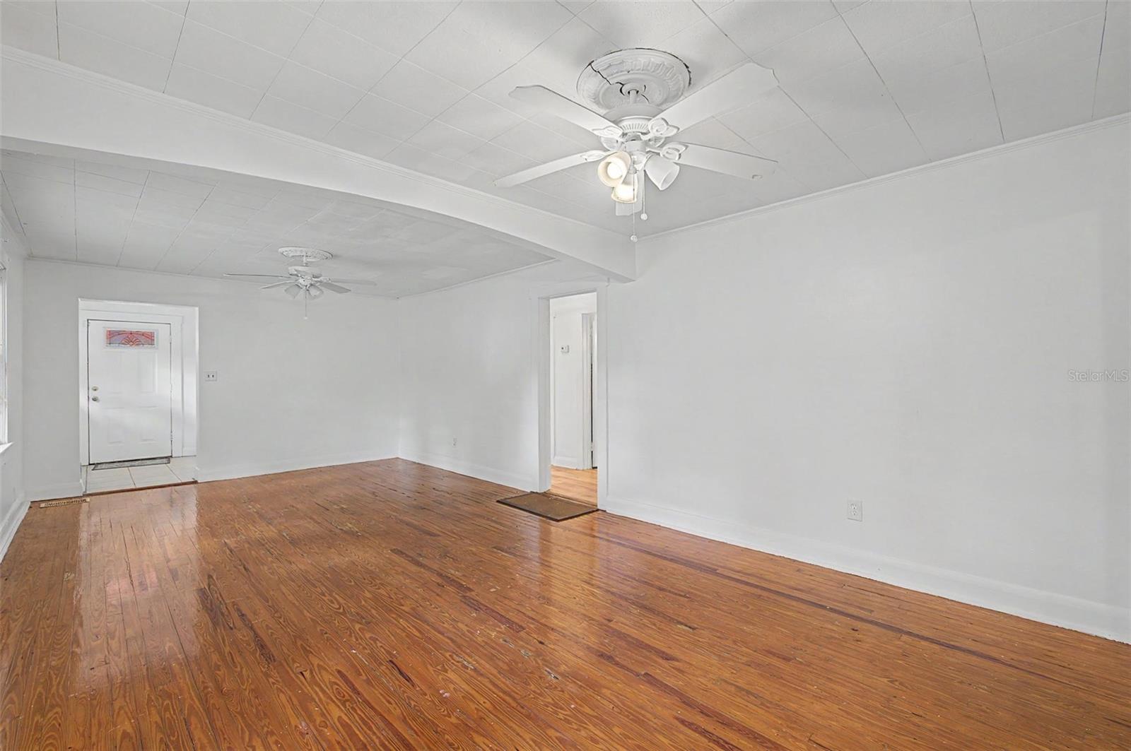 601 W Chelsea St Property Photo 12