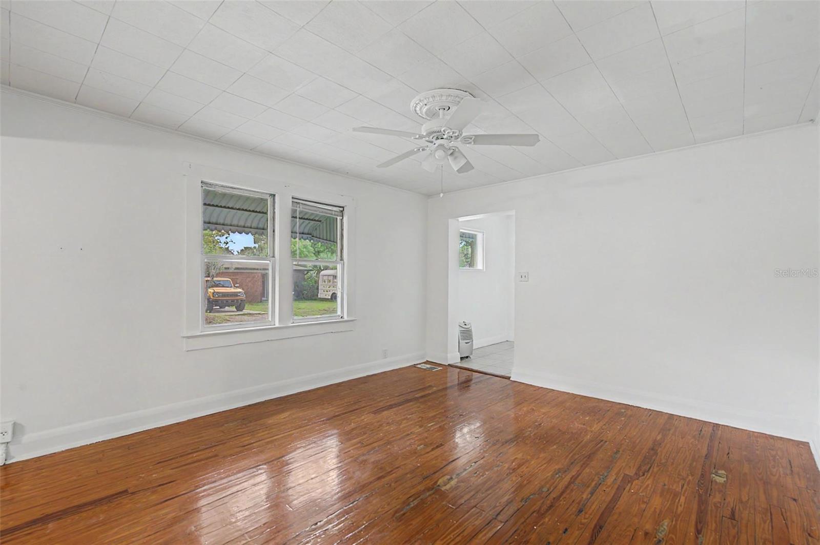 601 W Chelsea St Property Photo 13
