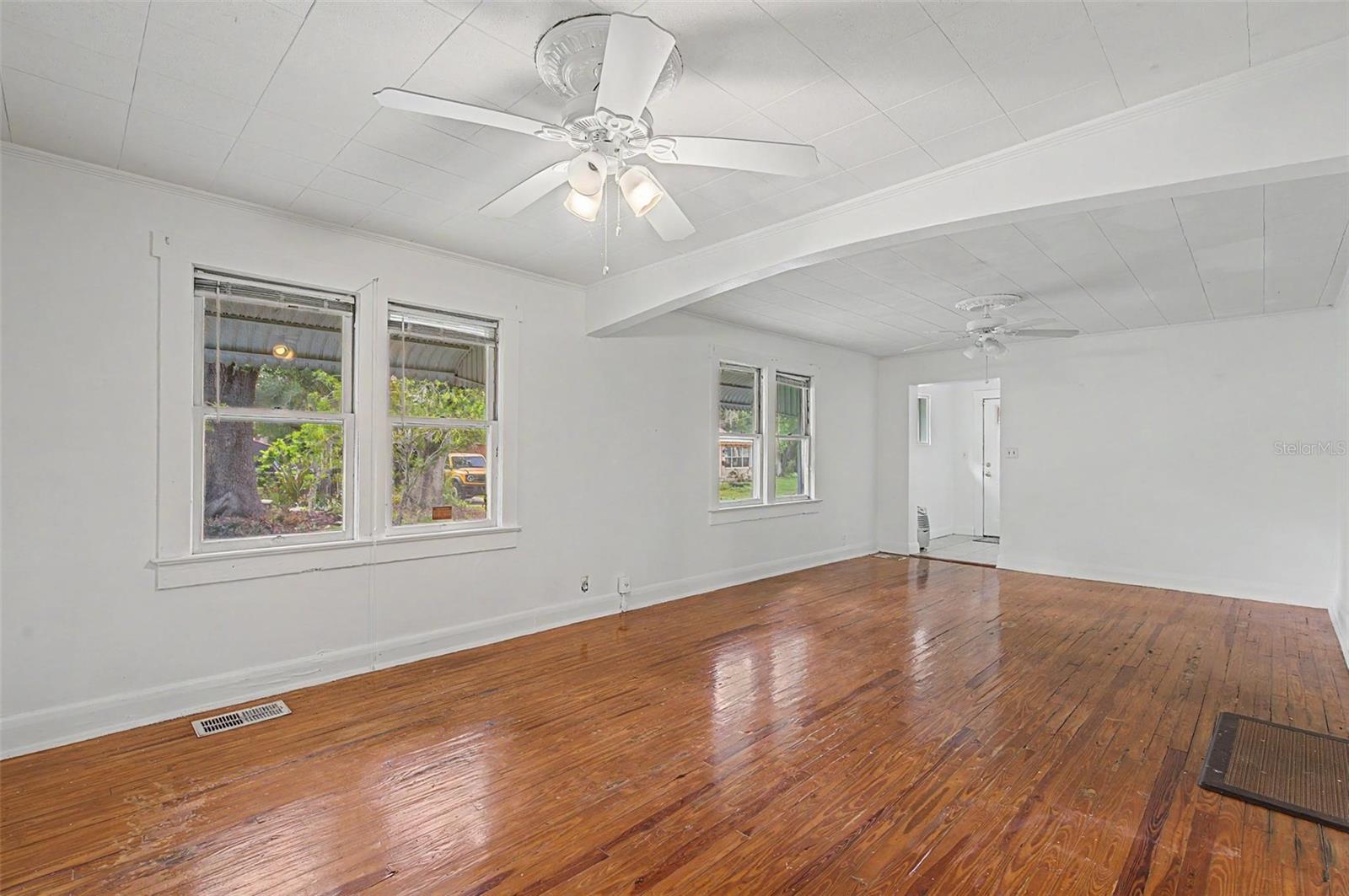 601 W Chelsea St Property Photo 15