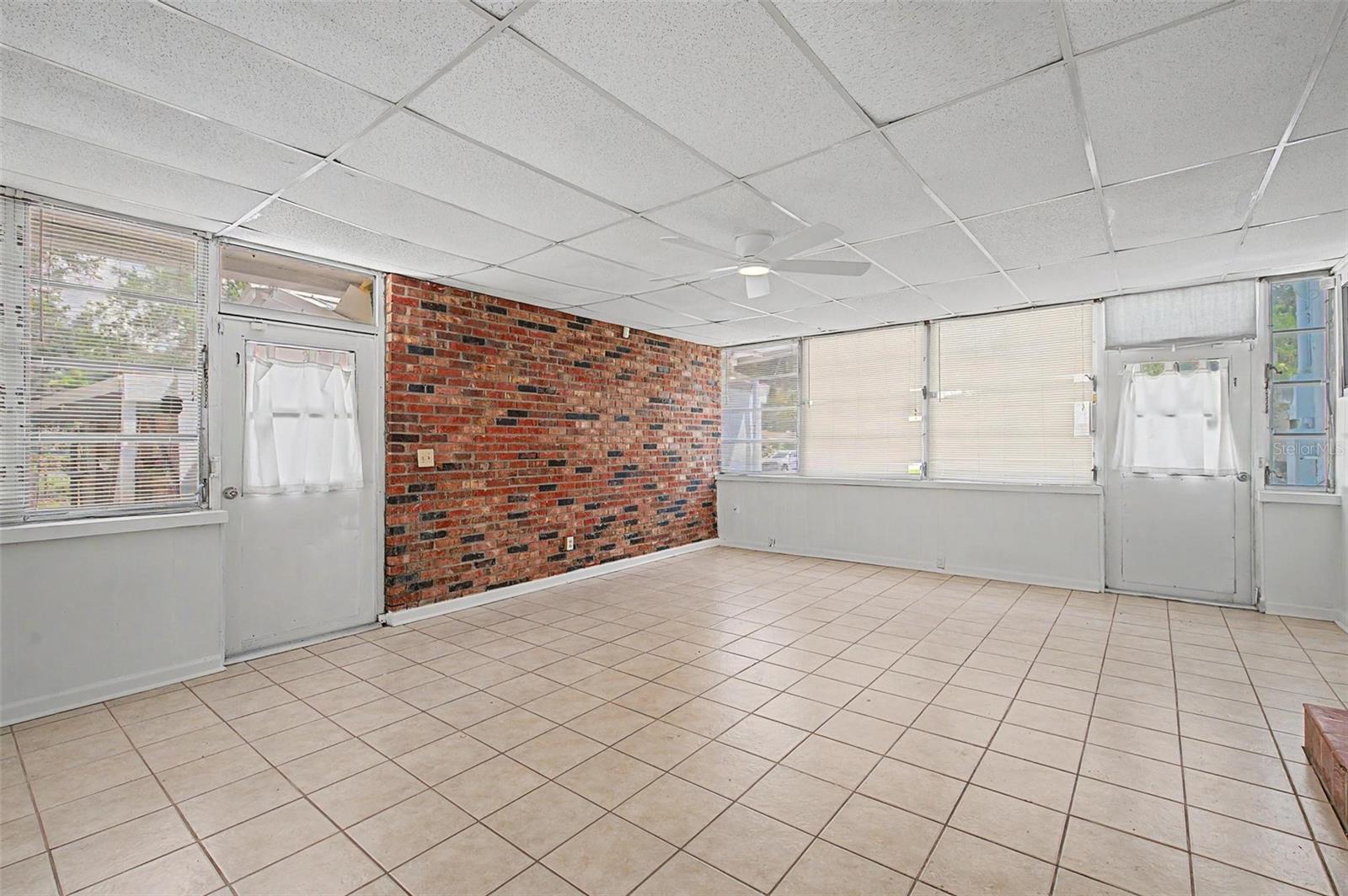 601 W Chelsea St Property Photo 25
