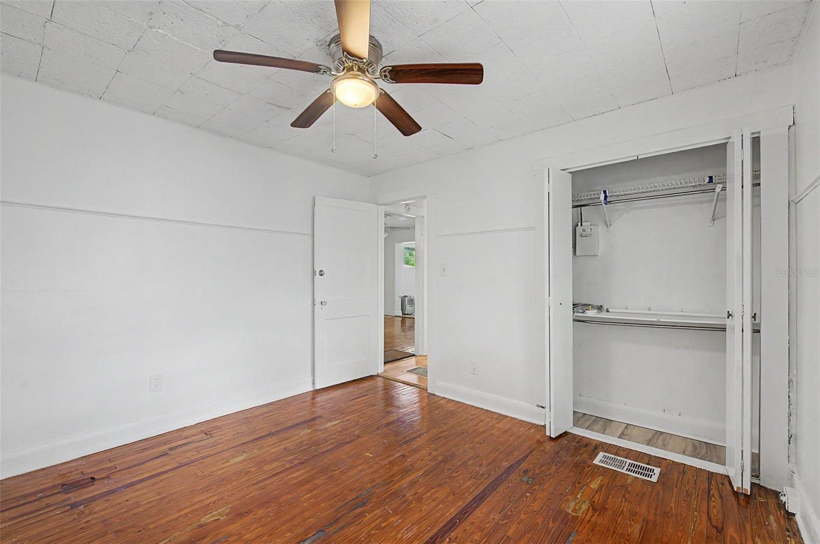 601 W Chelsea St Property Photo 32