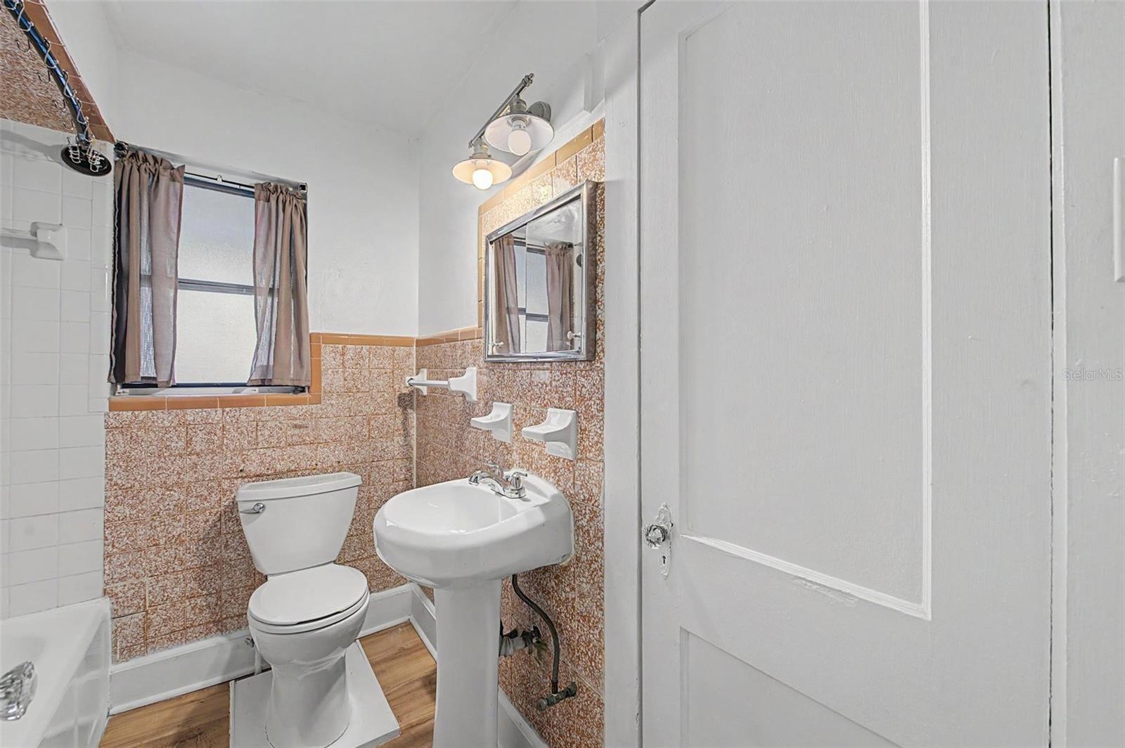 601 W Chelsea St Property Photo 33