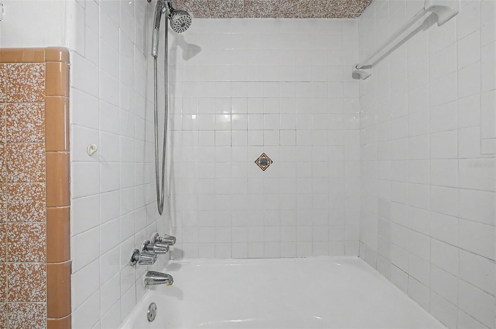 601 W Chelsea St Property Photo 34