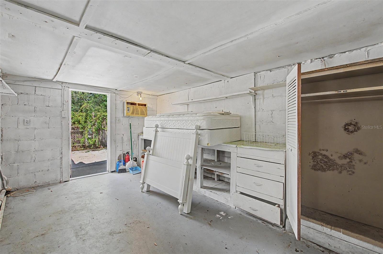 601 W Chelsea St Property Photo 39