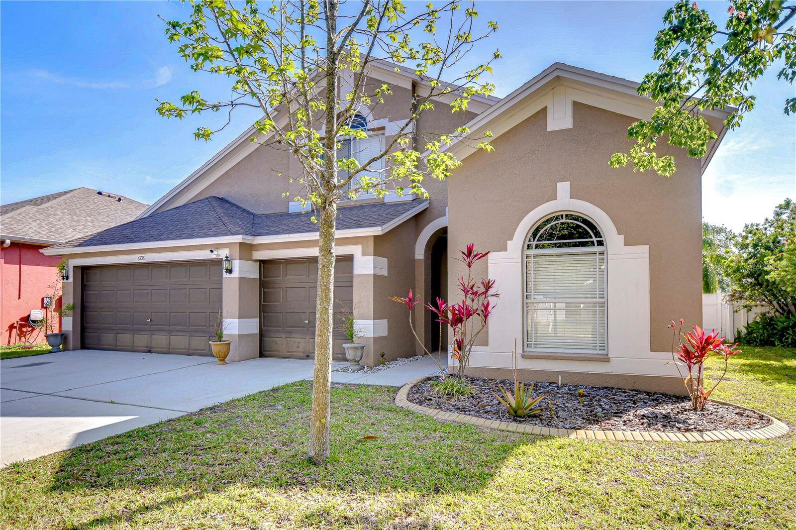 6716 Bluff Meadow Ct Property Photo 2