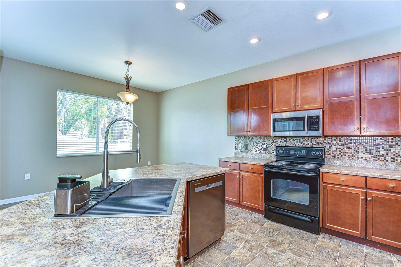 6716 Bluff Meadow Ct Property Photo 20