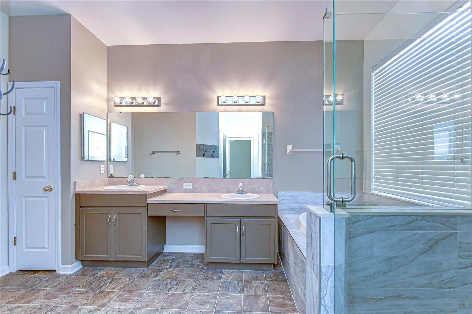 6716 Bluff Meadow Ct Property Photo 31