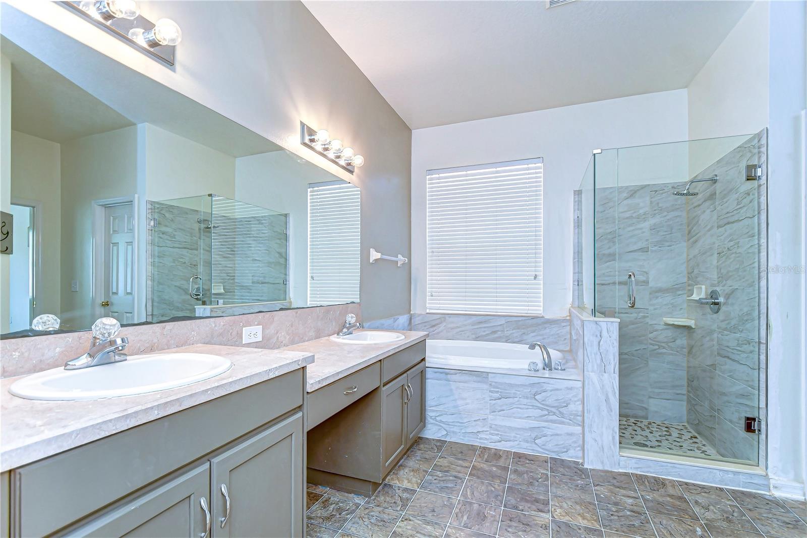 6716 Bluff Meadow Ct Property Photo 32