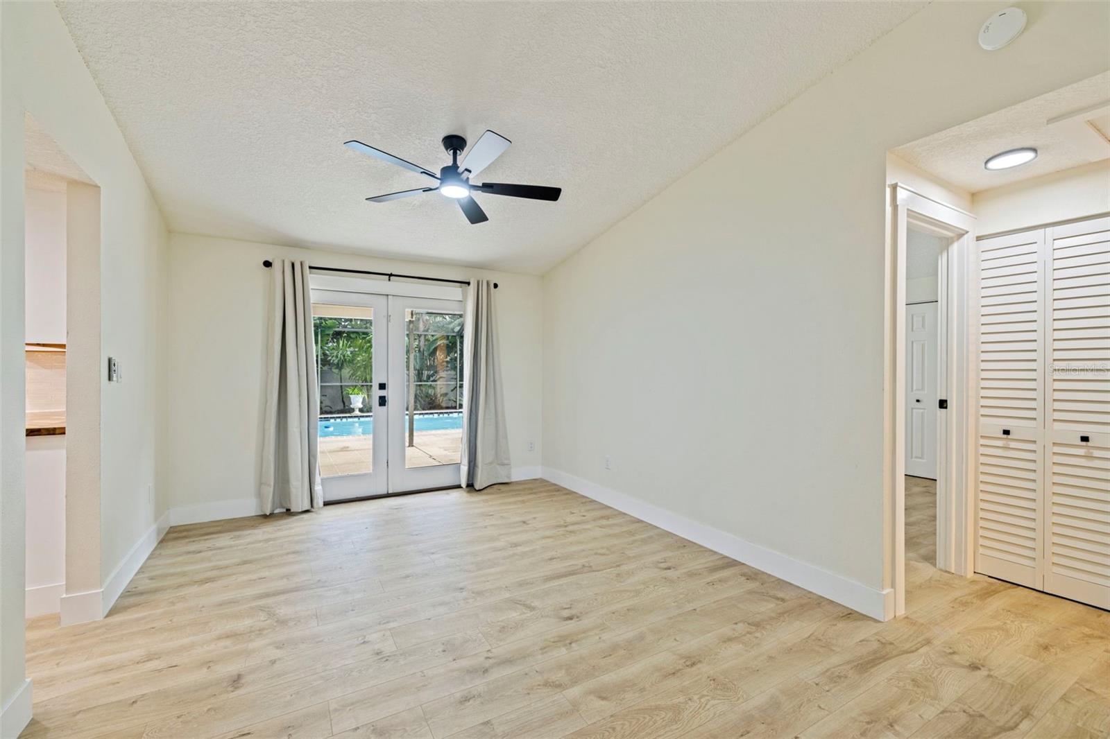1671 Castlewood Ln Property Photo 13