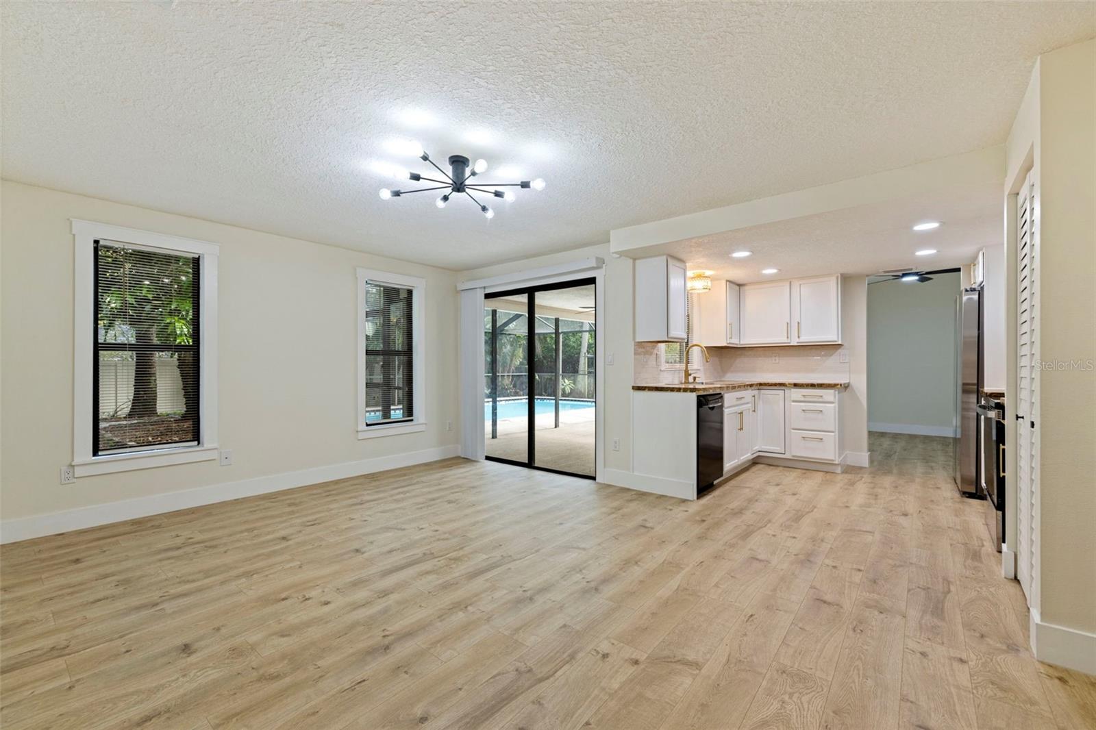 1671 Castlewood Ln Property Photo 14