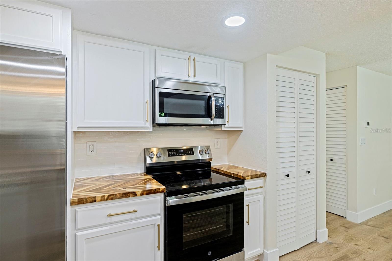 1671 Castlewood Ln Property Photo 20