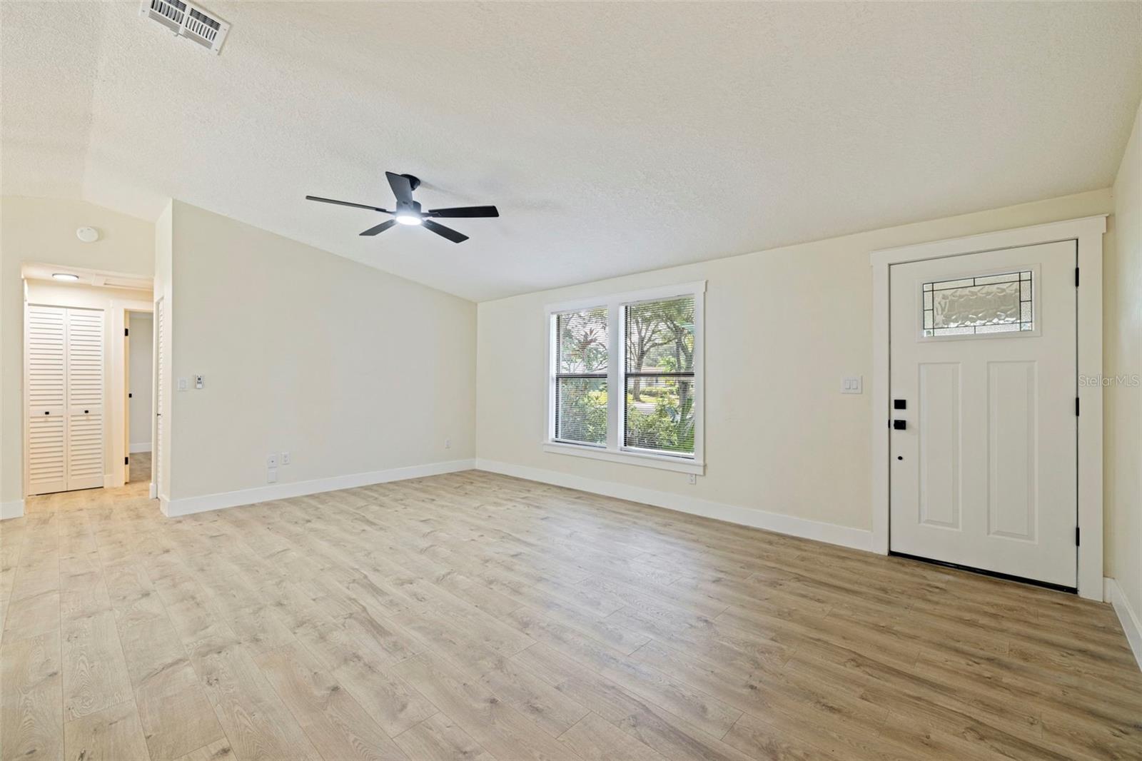 1671 Castlewood Ln Property Photo 23