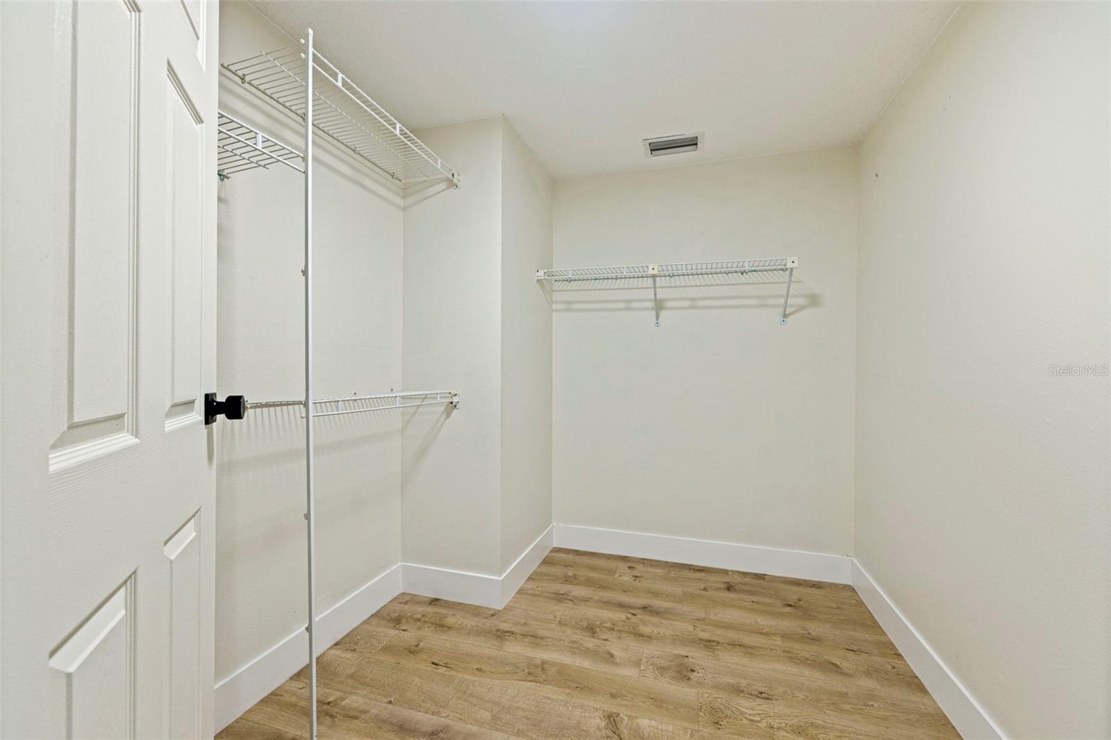 1671 Castlewood Ln Property Photo 25