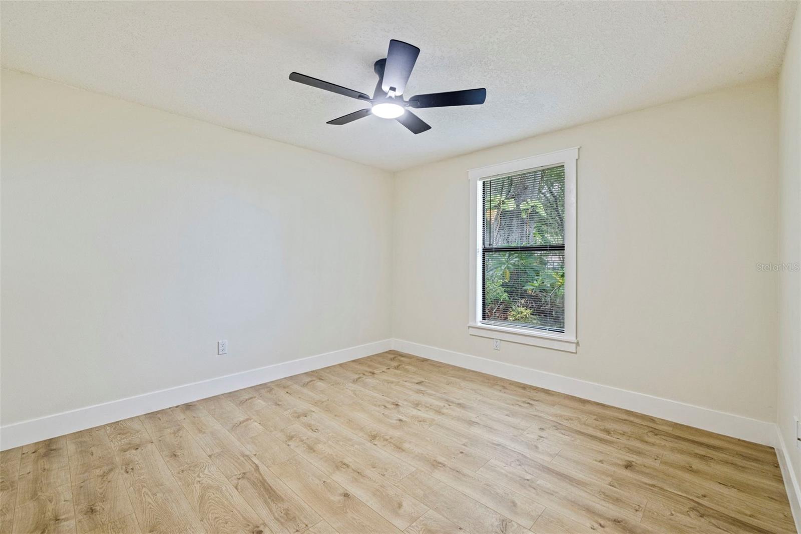 1671 Castlewood Ln Property Photo 27