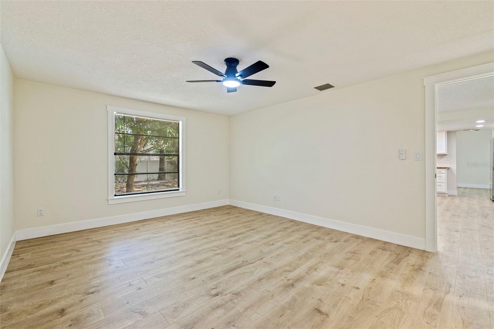 1671 Castlewood Ln Property Photo 28