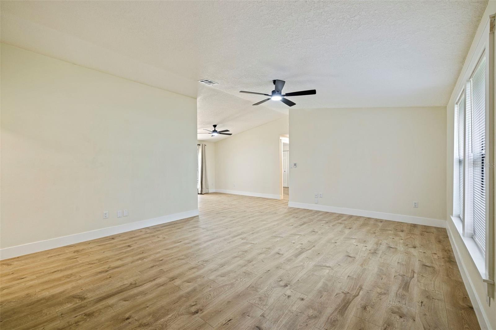 1671 Castlewood Ln Property Photo 29