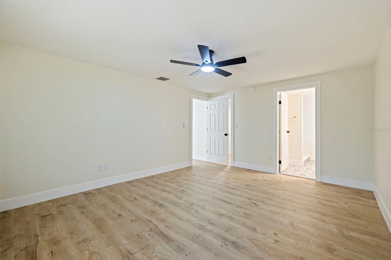 1671 Castlewood Ln Property Photo 30