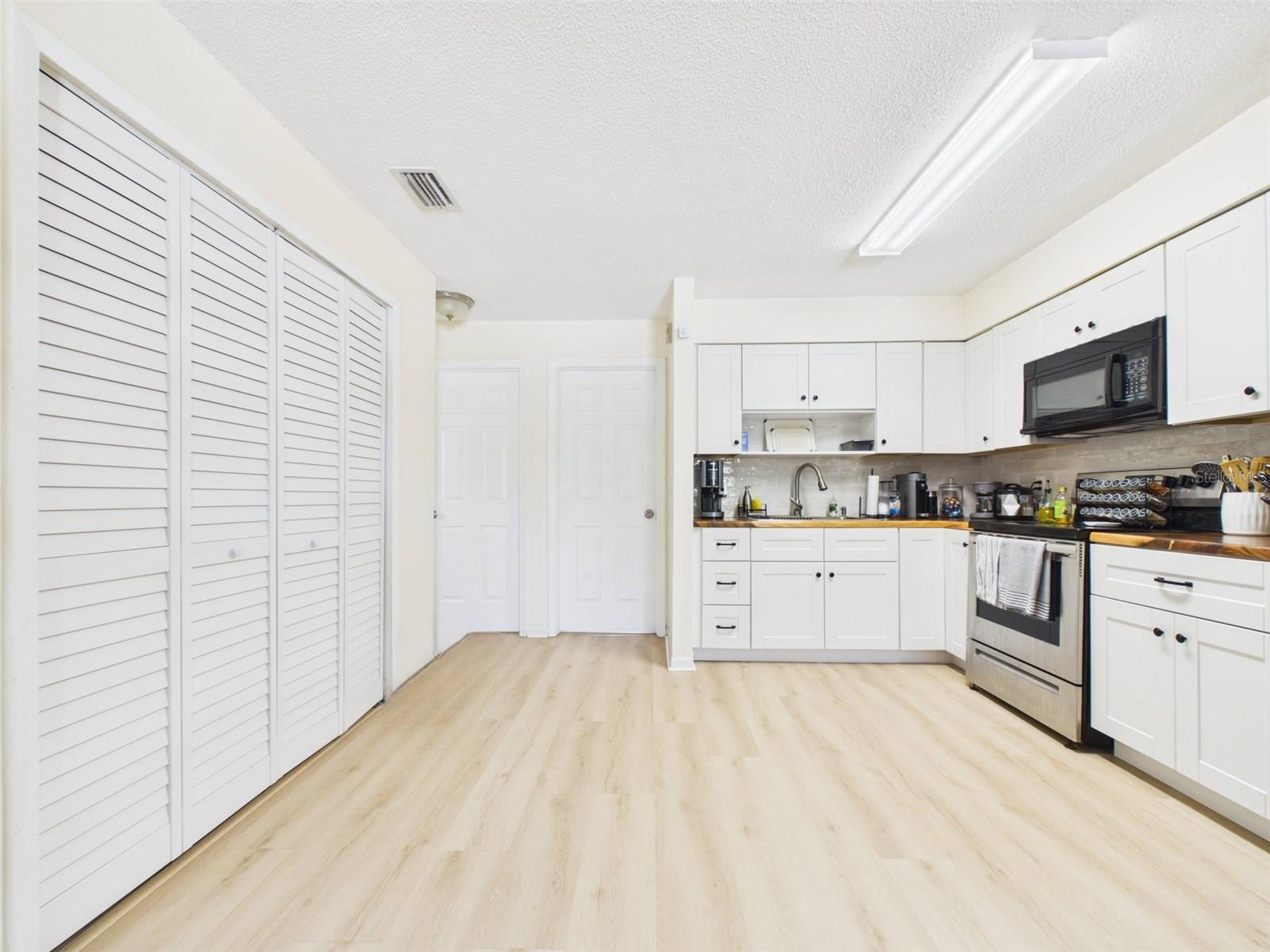 1411 E 109th Ave #b Property Photo 4