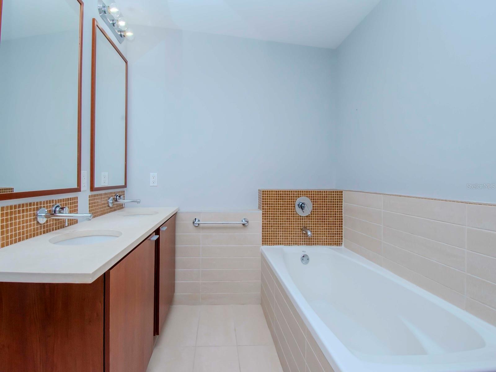 912 Channelside Dr #2311 Property Photo 12