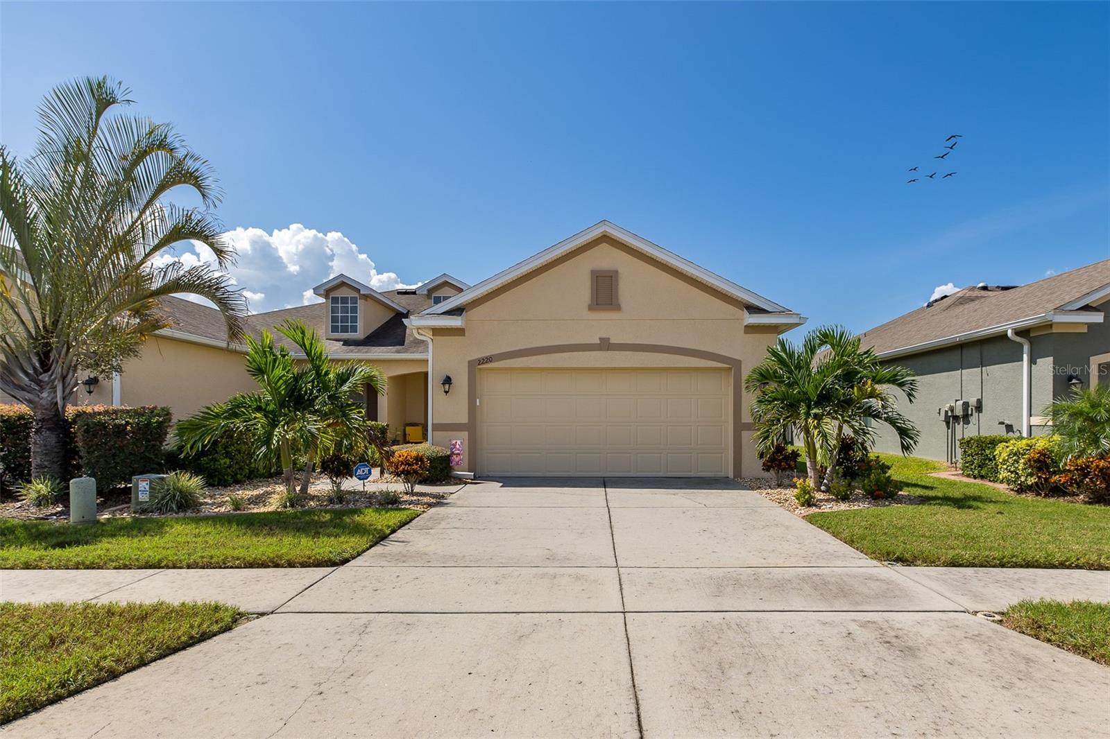 2220 Parrot Fish Dr Property Photo 1