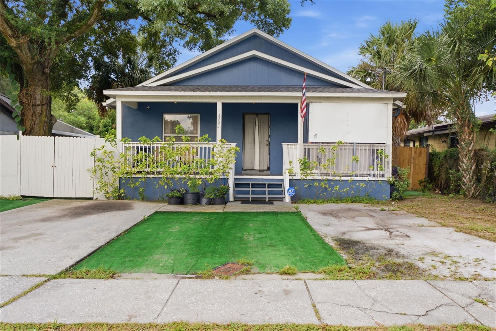 3203 Deleuil Ave Property Photo 2