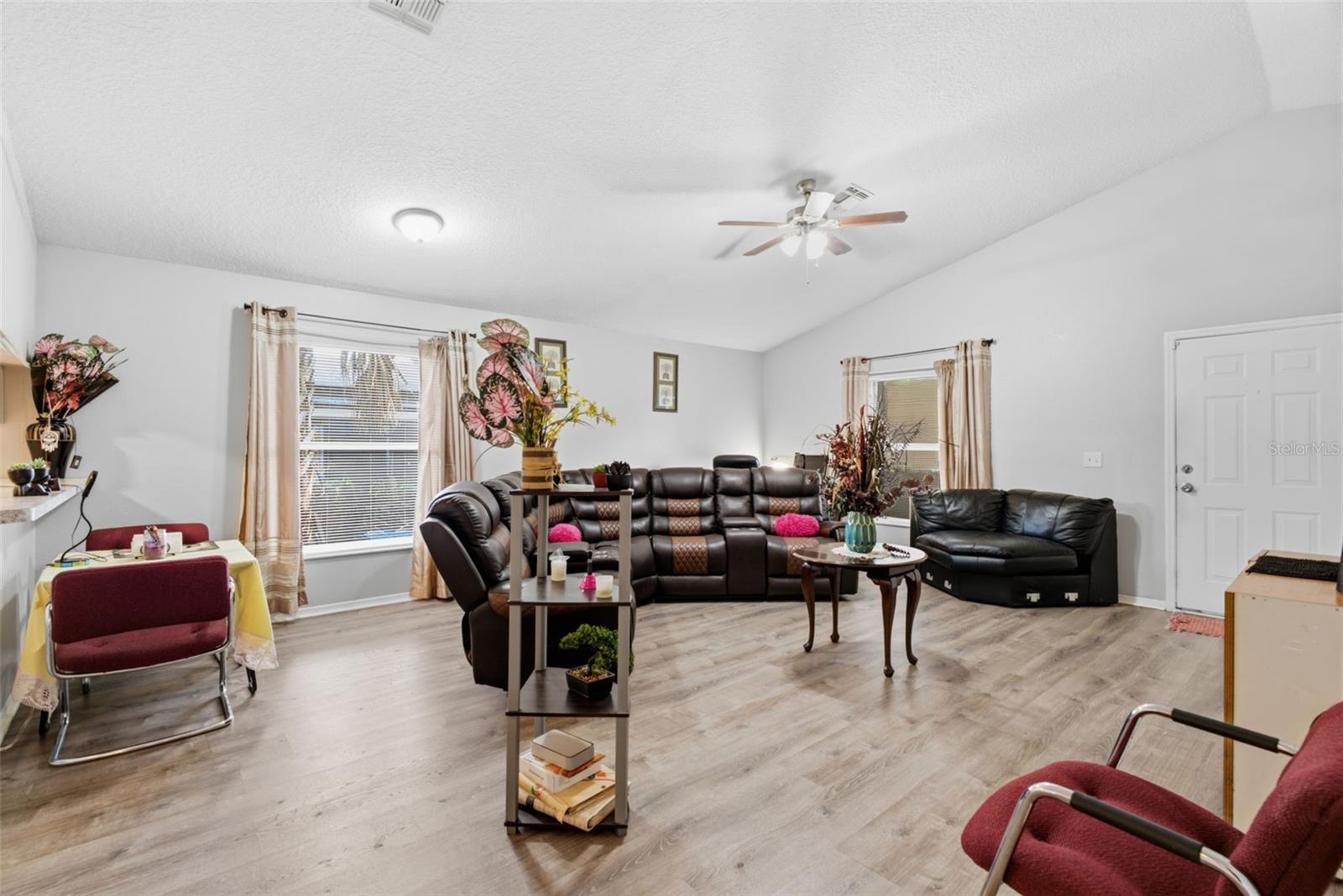 3203 Deleuil Ave Property Photo 5