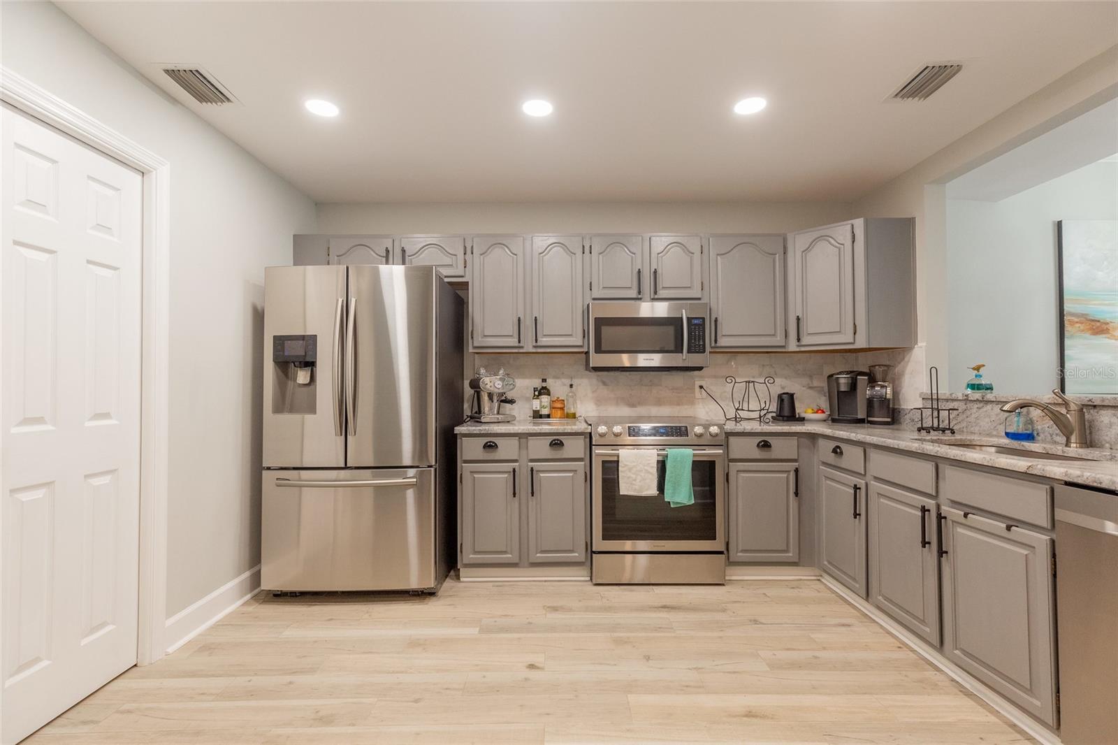 1508 S Bay Villa Pl #b Property Photo 6