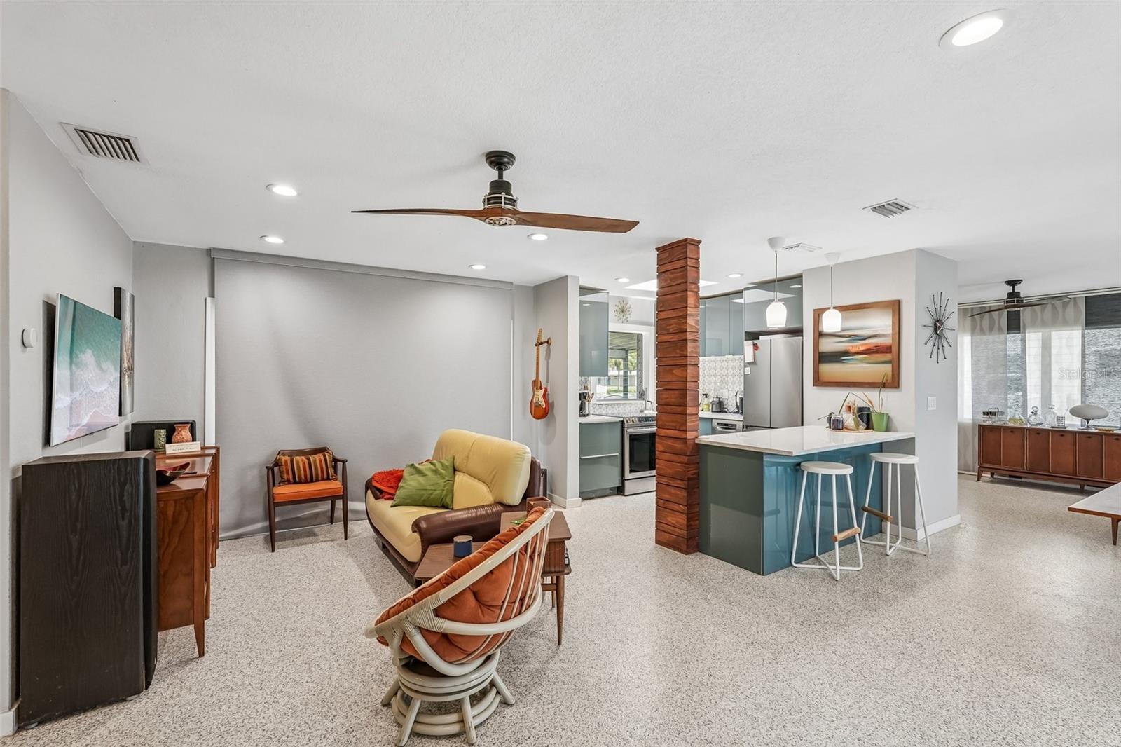 561 Lindley Ter Property Photo 3